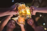 Sau cuộc vui kéo dài tới sáng, 3 người đàn ông không ngờ hành động này với bạn nhậu lại khiến mình phải "trả giá", mất gần 400 triệu đồng