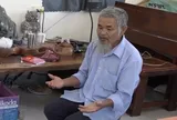 Cho rằng mẹ mình bị xúc phạm, ông lão sát hại bạn nhậu rồi bỏ trốn