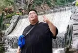 Từng nặng đến 250 kg, phải ngủ ngồi và đi nghiêng mới lọt cửa, chàng trai quyết tâm thay đổi sau lời trăn trối cuối cùng của cha