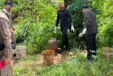 Phát hiện thi thể trong túp lều giữa cánh đồng, cảnh sát lần theo dấu vết và thấy được cảnh tượng ám ảnh