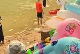 Đau lòng: Đưa 2 con đi thuyền hơi trên suối, người bố không ngờ chuyến đi lại kết thúc bằng bi kịch, bé trai 19 tháng tuổi mãi mãi không trở về