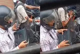 Giữa dòng xe ùn tắc giờ tan tầm, người đàn ông tranh thủ mở laptop, cắm cúi làm việc khi chờ đèn đỏ khiến nhiều người xót xa: Dân mạng phẫn nộ khi nhìn ra sự thật phía sau
