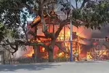 Căn nhà chìm trong biển lửa, 3 người trong một gia đình tử vong thương tâm ở Indonesia