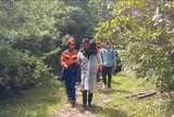 Bé gái 9 tuổi theo người thân vào rừng hái nấm rồi mất tích giữa đêm mưa, khoảnh khắc được tìm thấy sau gần 20 giờ khiến nhiều người thở phào