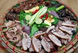 "Chảy máu mắt" sau khi ăn thịt chó, bác sĩ tìm ra nguyên nhân bất ngờ