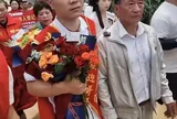 Bị dì ruột bắt cóc từ năm 1 tuổi, 26 năm sau người đàn ông này mới được gặp lại cha ruột, câu chuyện sau đó khiến ai cũng cảm động