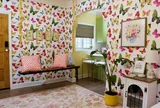 Bỏ 1,3 tỷ đồng mua 8 biệt thự bỏ hoang suốt 40 năm, người phụ nữ hoảng loạn khi bước vào bên trong rồi làm điều khiến ai cũng bất ngờ