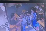 Camera lớp học ghi cảnh cô giáo nắm áo, tát học sinh 6 tuổi trước khi bé tử vong thương tâm: Cảnh sát vào cuộc điều tra