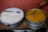Hơn 30 học sinh nhập viện sau bữa trưa, nghi do "ăn nhầm" bột giặt