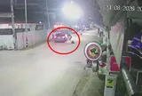 Cô gái liều mình nhảy khỏi ô tô của nhóm bắt cóc giữa đường