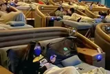 Ghế ngả phẳng, chăn và cà phê miễn phí: Rạp chiếu phim vắng khách mở "dịch vụ ngủ trưa" khiến dân văn phòng kéo đến mỗi ngày