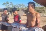 Bất ngờ phát hiện "quái vật biển sâu" dài hơn 4m trên bãi biển nổi tiếng: Loài sinh vật gắn liền với lời đồn động đất và sóng thần khiến du khách vừa tò mò vừa lo lắng