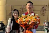 Gọi cô giáo chủ nhiệm là “mẹ” suốt hơn chục năm, nam sinh khiếm thị viết tiếp hành trình khiến nhiều người xúc động