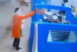 Người đàn ông ném bột ớt khiến cả ngân hàng náo loạn rồi "ôm" hơn 100 triệu đồng bỏ chạy: Cái kết đến chỉ sau 30 phút