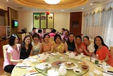 Đã thống nhất chia đều tiền họp lớp, những người giàu nhất vẫn giành trả hóa đơn và câu nói khiến tất cả im lặng
