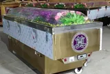 Gia đình đặt cụ bà vào quan tài lạnh vì tưởng đã qua đời, một ngày sau con dâu nghe thấy âm thanh "lạ" từ bên trong, cảnh tượng khi mở nắp ra khiến tất cả sững sờ