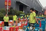 Công ty tặng mỗi nhân viên 26 loại quà Trung thu, nhiều người phải dùng xe ba bánh để chở về khiến nhiều người ngưỡng mộ