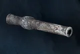 Phát hiện khẩu hỏa đồng chỉ dài 23,75cm nhưng có thể viết lại lịch sử vũ khí thuốc súng: 28 chữ khắc hé lộ bí mật bị chôn giấu suốt gần 700 năm