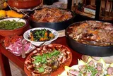 Ăn buffet suốt 2 giờ, cô gái 24 tuổi nhập viện với dạ dày phình gấp 5 lần, phải mổ lấy ra 1,5kg thức ăn