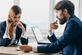 Xin nghỉ ốm, nữ nhân viên không ngờ sếp đã phát hiện mình đang đi du lịch và cái kết mất việc