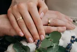 Chi hàng trăm triệu đồng rồi bị người tình chặn liên lạc sau khi chia tay, người đàn ông nhờ vợ... khởi kiện đòi tiền