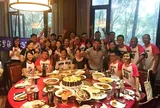 Đến họp lớp sau nhiều năm, tôi bất ngờ khi không còn ai hỏi nhau kiếm được bao nhiêu, chỉ nhận ra có 1 thứ mà nhiều tiền cũng không mua lại được