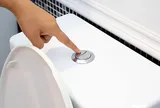Dùng bồn cầu bao nhiêu năm, nhiều người vẫn không biết ý nghĩa thật sự của 2 nút này