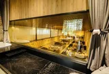 Căn phòng có chiếc “view chẳng giống ai”: Nhìn thẳng đàn lợn, khách chi 8.888 NDT còn được tặng luôn một con mang về