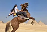 Chân dài sinh năm 1989 cao 1,78m lấy chồng doanh nhân Italy, sống trong căn hộ 130 tỷ ở Dubai, xách túi nửa tỷ đi du lịch