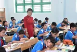 Giáo viên tiểu học hạng 2 và hạng 1 được quy định tiêu chuẩn về trình độ đào tạo, bồi dưỡng như thế nào?