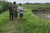 2 gã đàn ông liều lĩnh làm "chuyện đáng sợ" giữa cánh đồng, bị công an bắt giữ