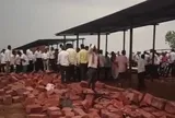 Kinh hoàng bức tường bất ngờ đổ sập giữa mưa giông, ít nhất 6 người thiệt mạng