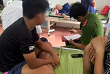 Vụ bé trai 11 tuổi bị bố của bạn bắt quỳ, đánh phải nhập viện: Nguyên nhân ban đầu liên quan chiếc diều?
