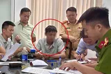 Hà Nội: Thí sinh dùng tai nghe siêu nhỏ, camera cúc áo để gian lận thi bằng lái xe là ai?