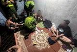 Bắt quả tang 4 người đàn ông làm "điều mờ ám" trong tầng hầm công trường ở Hà Nội, thu giữ nhiều tiền tại hiện trường