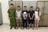 Bắt quả tang 1 thiếu nữ cùng 2 gã thanh niên "làm điều mờ ám" trong căn phòng 202, thu giữ nhiều "dụng cụ" và "nước vui"