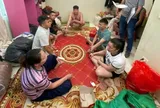 Bắt quả tang 2 "quý bà" cùng 4 gã đàn ông "làm chuyện mờ ám" trong căn nhà ở Hà Nội