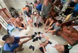 Công an bắt quả tang 8 người đàn ông làm "chuyện động trời" trong căn nhà ở Đồng Nai