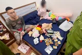 Bắt quả tang 4 đối tượng làm "chuyện động trời" trong phòng ngủ, lật tẩy bí mật của Trần Quân Đạt