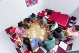 Bắt quả tang 5 "quý bà" làm "điều mờ ám" với 4 "quý ông" trong phòng ngủ