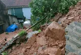 40m³ đất đá tràn vào nhà dân, đánh sập 2 phòng ngủ, khiến 3 người trong gia đình thiệt mạng