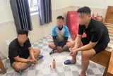 Kiểm tra phòng 205 trong nhà nghỉ ở Đồng Nai, công an phát hiện 3 thanh niên xăm trổ có biểu hiện bất thường