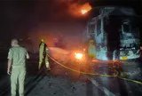 Xe khách giường nằm bốc cháy lúc nửa đêm, ít nhất 9 người thiệt mạng: Hiện trường ám ảnh