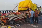 2 ô tô "đấu đầu", 7 người tử vong, 19 người bị thương