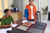Vừa ra tù được 6 tháng, người đàn ông có 5 tiền án lại bị bắt khi mang ba lô chứa 4 laptop