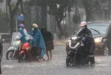Dự báo thời tiết ngày 8/6: Không khí lạnh bất ngờ tràn xuống, miền Bắc mưa lớn diện rộng, Hà Nội giảm nhiệt mạnh