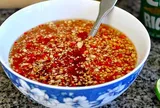 Cách pha nước mắm chua ngọt tỏi ớt nổi "bồng bềnh"