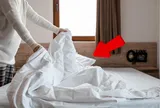 Tại sao bạn không nên gấp chăn gối trước khi rời khách sạn?