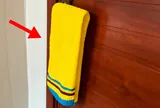 Tại sao bạn nên treo khăn ướt trên tay nắm cửa khi vừa nhận phòng khách sạn?