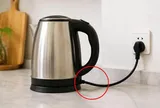 Tại sao dây điện của ấm siêu tốc lại rất ngắn?